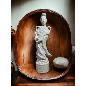 10” White Porcelain Guanyin Kannon Quan Yin Goddess of Mercy Figurine